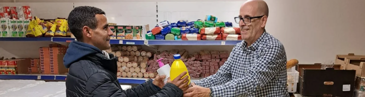 Voluntaris servei de distribucio d'aliments